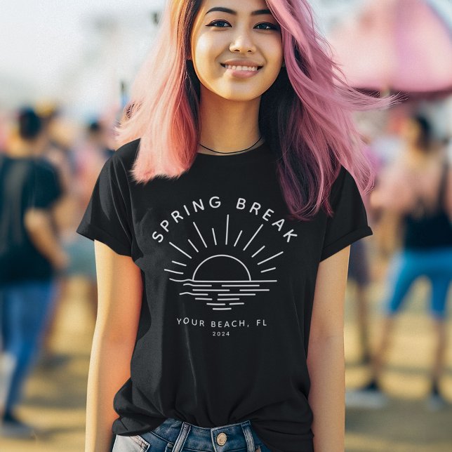 Camiseta Trilha de Namorada de Verão com Interrupção de Mol (Embrace the chic minimalism of spring break with our personalized tee celebrating your girl trip!
)