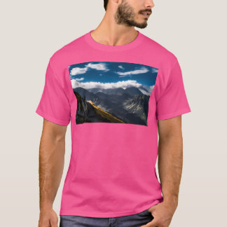Camiseta Trilha De Nuvem Sobre As Montanhas Ativas