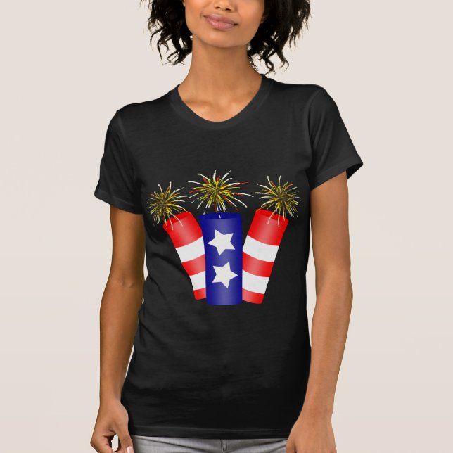 Camiseta Trio de Firecrackers para o 4 de julho de T-Shirt (Frente)