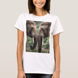 Camiseta "Tronco para Tronco: Um Gentil Embrace Elefante"