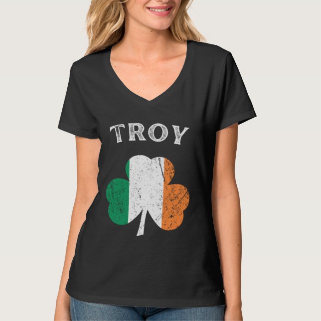 Camiseta TROY NEW YORK Irish American Shamrock Badge (Frente)