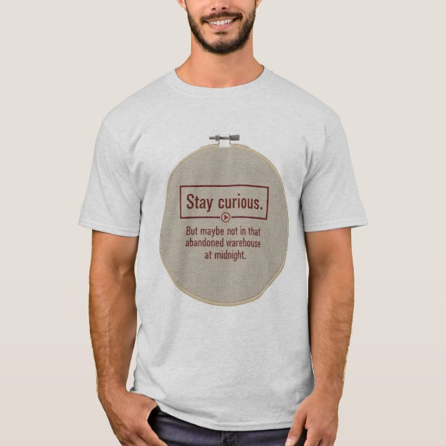 Camiseta True Crime Podcast Humor T-Shirt | Stay Curious  (Frente)