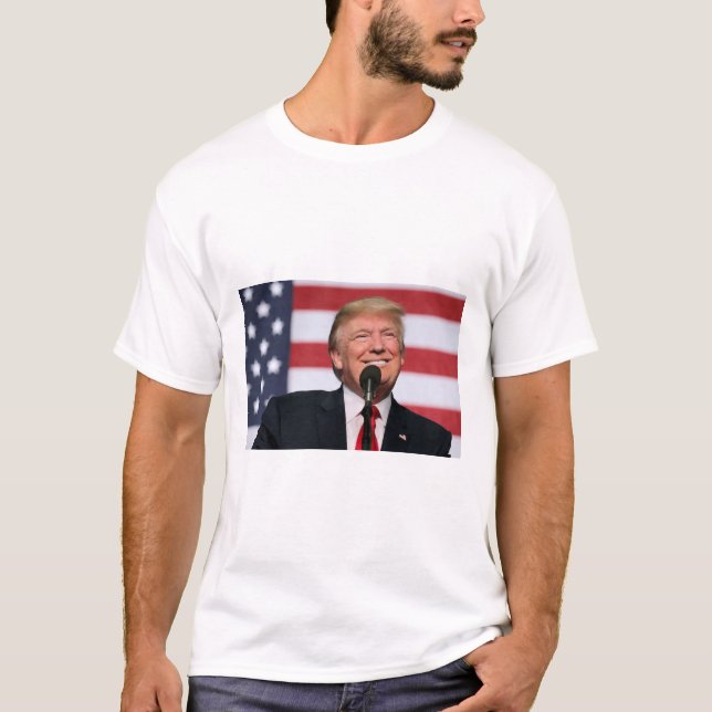 Camiseta Trump e Flag T-Shirt (Frente)