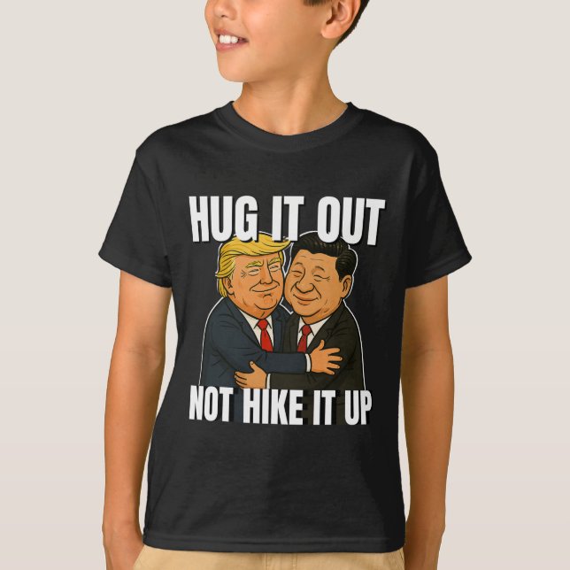Camiseta Trump Engraçado Da Guerra Tarifária Hugging Xi Jin (Frente)