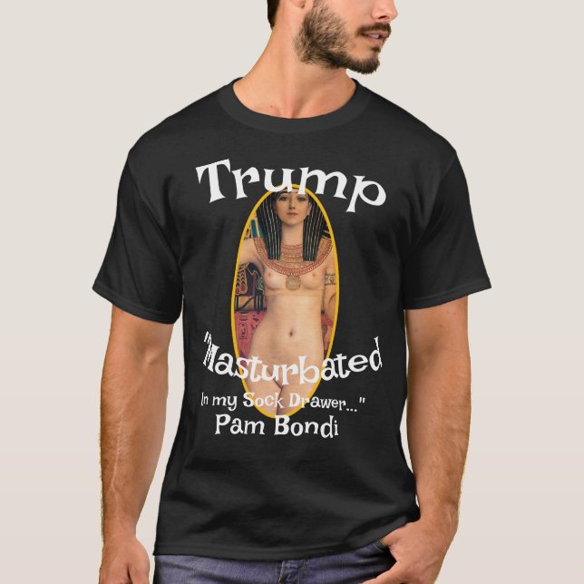 Camiseta Trump Masturbated in My Sock Drawer Pam Bondi (Frente)