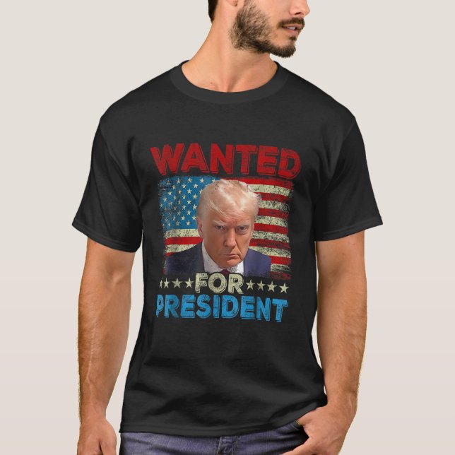 Camiseta Trump Mug Shot 2024 US American Flag Queria For Pr (Frente)