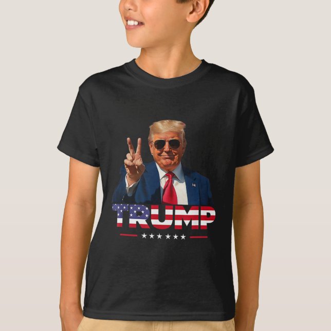 Camiseta Trump Peace Sign Hand Usa Flag Trump 2024 (Frente)