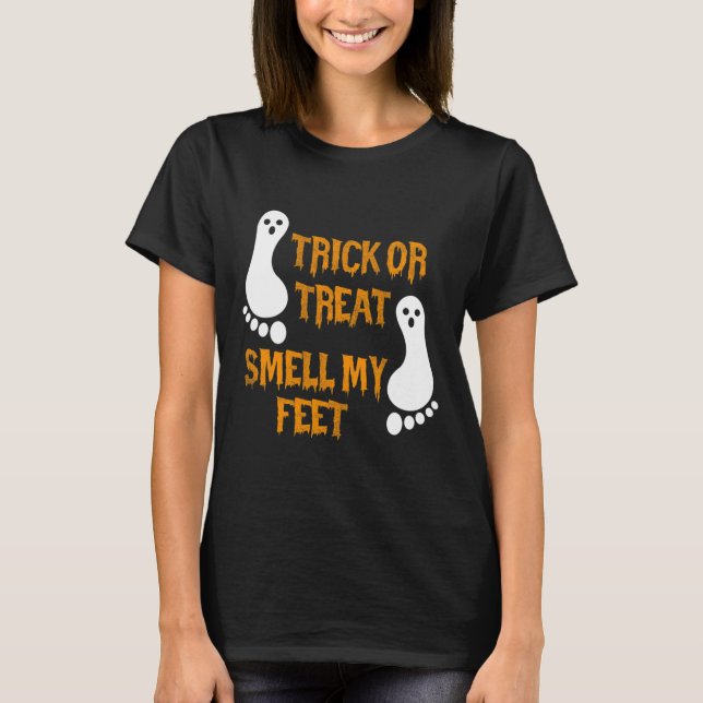 Camiseta Truque Divertido Ou Tratar Cheira Meu Feet Hallowe (Frente)