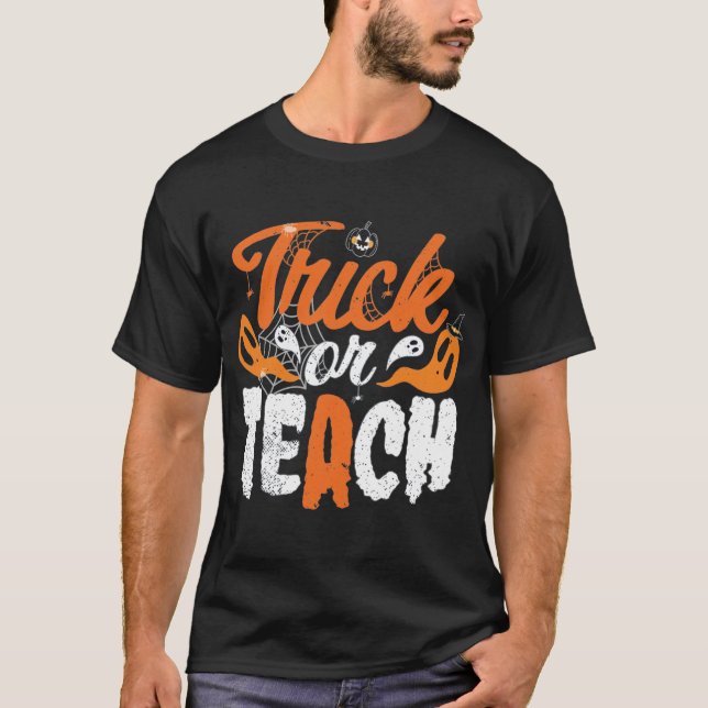 Camiseta Truque ou Ensino Figurino de Halloween para Profes (Frente)