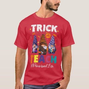 Camiseta Truque Ou Ensino Principal Halloween Gnomo Skel