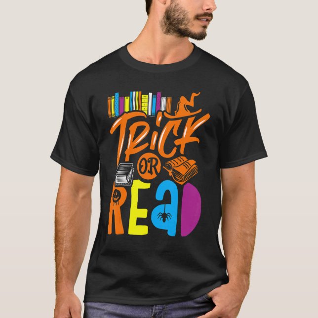 Camiseta Truque Ou Leitura De Figuras De Halloween Da Bibli (Frente)