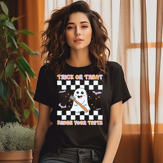 CAMISETA TRUQUE OU TRATAMENTO DE TRUCHO DE COR DE METADE OU (Criador carregado)