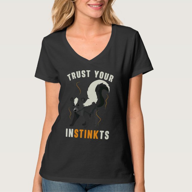 Camiseta Trust Your Instinkts Wildlife Animal Skunk Whisper (Frente)