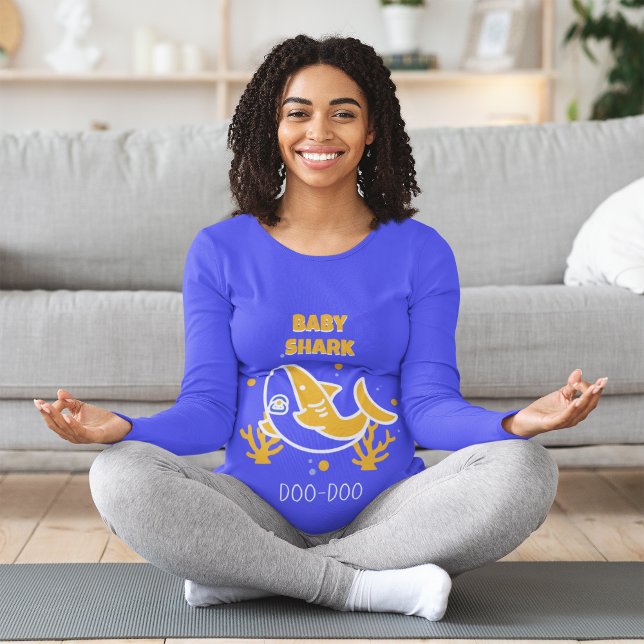 Camiseta Tubarão-bebê (Pregnant mom meditating)