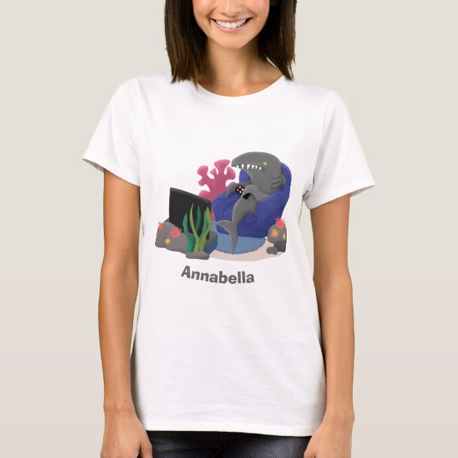 Camiseta Tubarão engraçado assistindo desenhos animados na  (Frente)