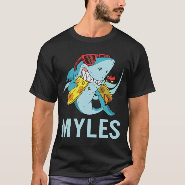 Camiseta Tubarão Engraçado - Nome Myles (Frente)