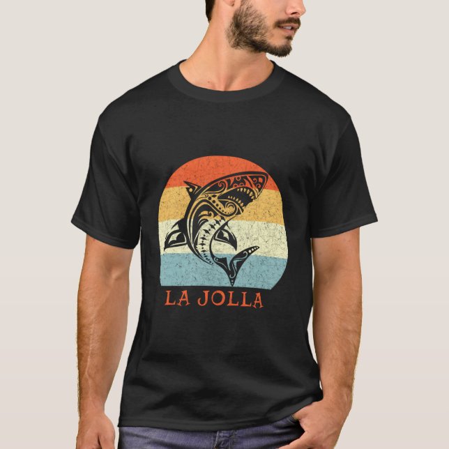 Camiseta Tubarão Tribal de Vacinação La Jolla California (Frente)