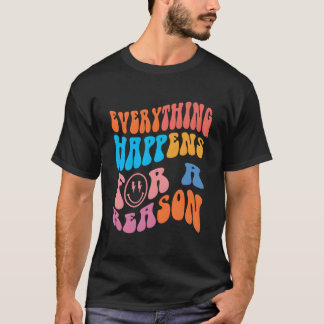 Camiseta Tudo Acontece Por Uma Razão Colorido Preppy