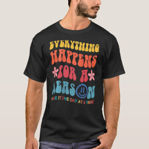 Camiseta Tudo Acontece Por Uma Razão Estética
