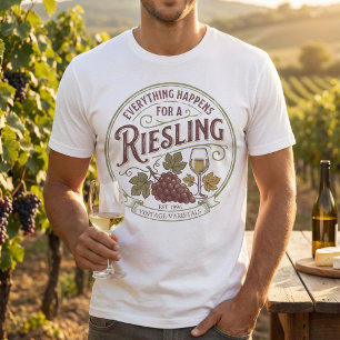 Camiseta Tudo Acontece Por Uma Safra De Riesling Pun Sobre 