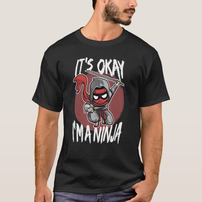 Camiseta Tudo bem, sou uma fantasia de Ninja Engraçado Ninj (Frente)
