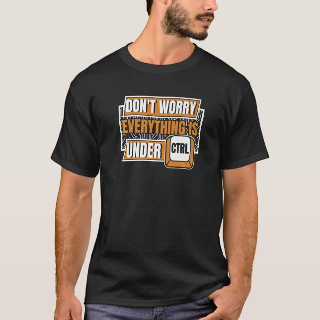 Camiseta Tudo Está Sob Ctrl Admin IT Specialist Admin (Frente)