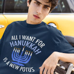Camiseta Tudo o que eu quero é Hanukkah é um novo president<br><div class="desc">Tudo o que quero para Chanucá é um novo POTUS. Um novo presidente seria um presente excelente para esta pessoa judia. Um judaísmo anti-Trump legal presente para um judeu que quer impedir Donald Trump. Resistir a esta design política para Chanukah.</div>