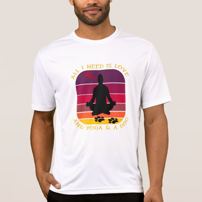 CAMISETA TUDO O QUE PRECISO É AMOR, YOGA E UM CACHORRO. (Frente)