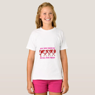 Camiseta "Tudo o que Você Precisa é Amor" Coração