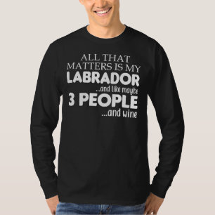 Camiseta Tudo Que Importa É Meu Labrador E Vinho