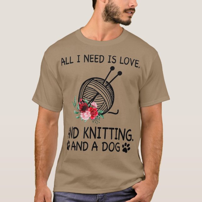 Camiseta Tudo Que Preciso É Amor, Coisas E Um Cachorro. (Frente)
