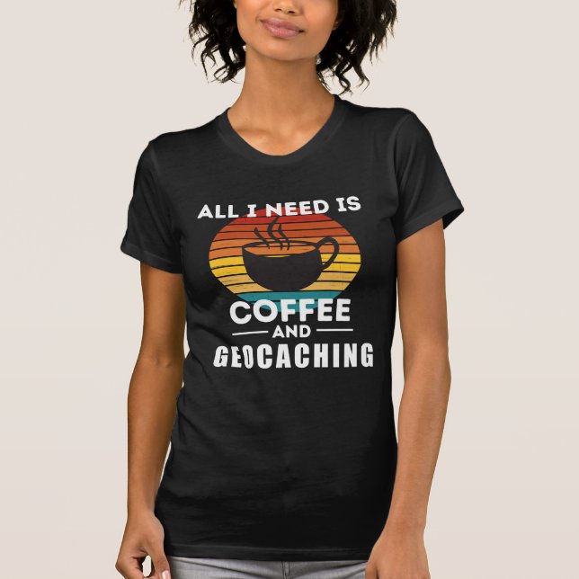 Camiseta Tudo que preciso é café e geocache (Frente)