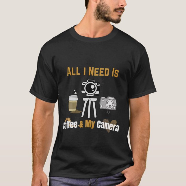 Camiseta Tudo Que Preciso É Café E Minha Câmera Fotografa E (Frente)