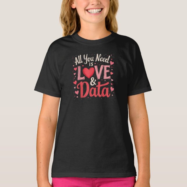 Camiseta Tudo que você precisa é de amor e dados (Frente)