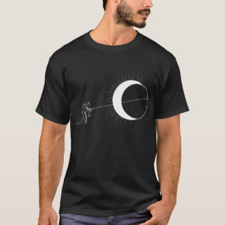Camiseta Tug de Guerra Cósmica: O Eclipse Sol do Astronauta