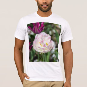 Camiseta Tulipas cor-de-rosa brilhantes num dia ensolarado