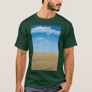 Camiseta turbina eólica no campo de trigo no Verão 1