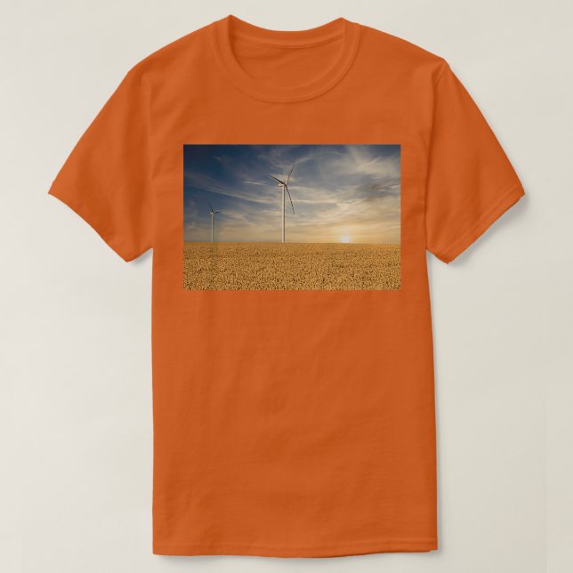 Camiseta turbinas eólicas nas paisagens solares do campo de (Frente do Design)