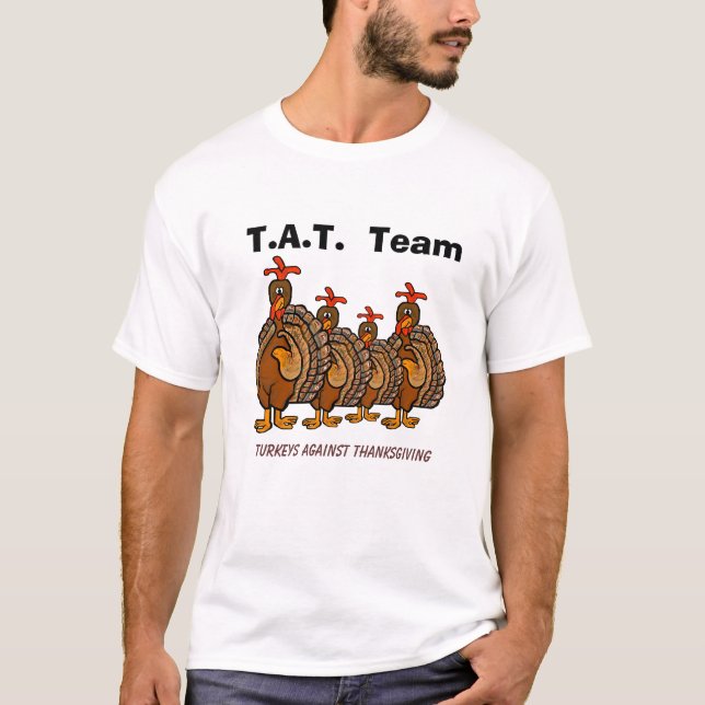 Camiseta Turkeys Contra a Engraçada T-shirt de Ação de Graç (Frente)