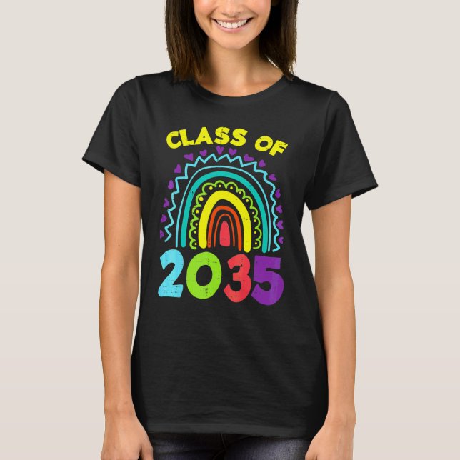 Camiseta Turma De 2035 Arco-íris Primeiro Último Dia Format (Frente)