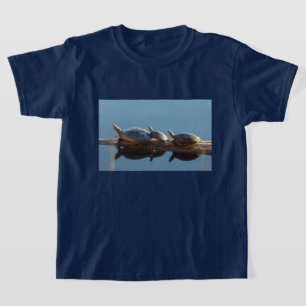 Camiseta Turtle Family Sunning em Log Kids T-Shirt