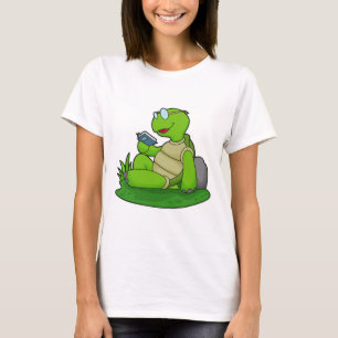 Camiseta Turtle Leading Book