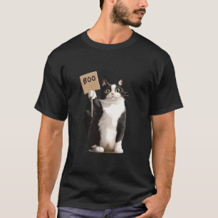 Camiseta Tuxedo Cat Tshirt Halloween Costume Segurando Boo 