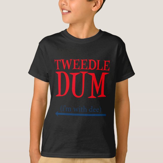 Camiseta Tweedle Dum Estou com Dee - Casal preguiçoso Hallo (Frente)