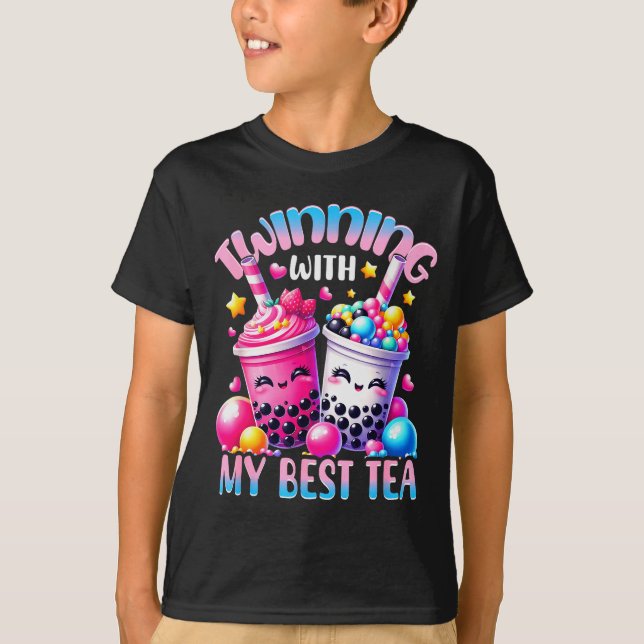 Camiseta Twinning With My Tea Bubble Tea Boba Ie Friendship (Frente)