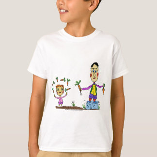 Camiseta Two cartoon characters juggling carrots.