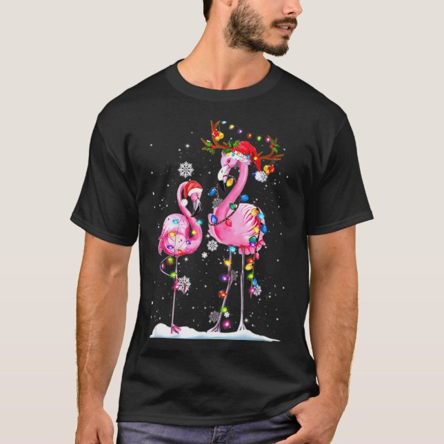 Camiseta Two Flamingo With Santa Hat And Lights Merry Chris (Frente)