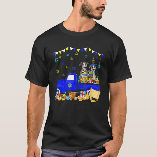 Camiseta Two Hanukkah Whippets On Pickup Truck With Menorah (Frente)