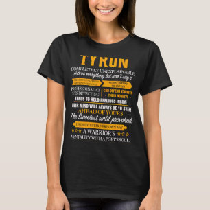 Camiseta TYRON - Natal familiar completamente inexplicável