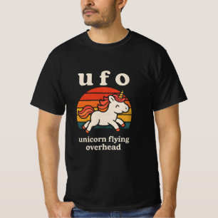 Camiseta U f o unicórnio voando acima